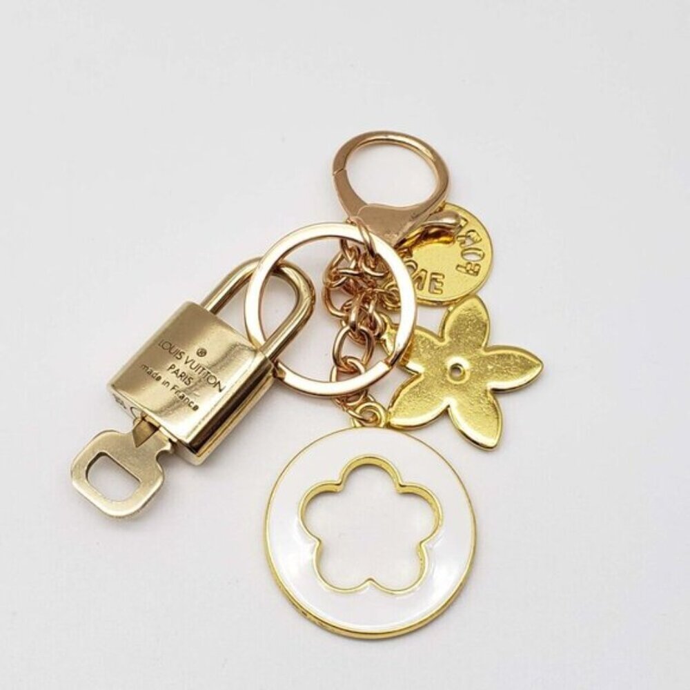LV Gold Padlock Authentic 🔑 Luxury Bag Charm w/ Unbranded Flower Keychain - Picture 5 of 6